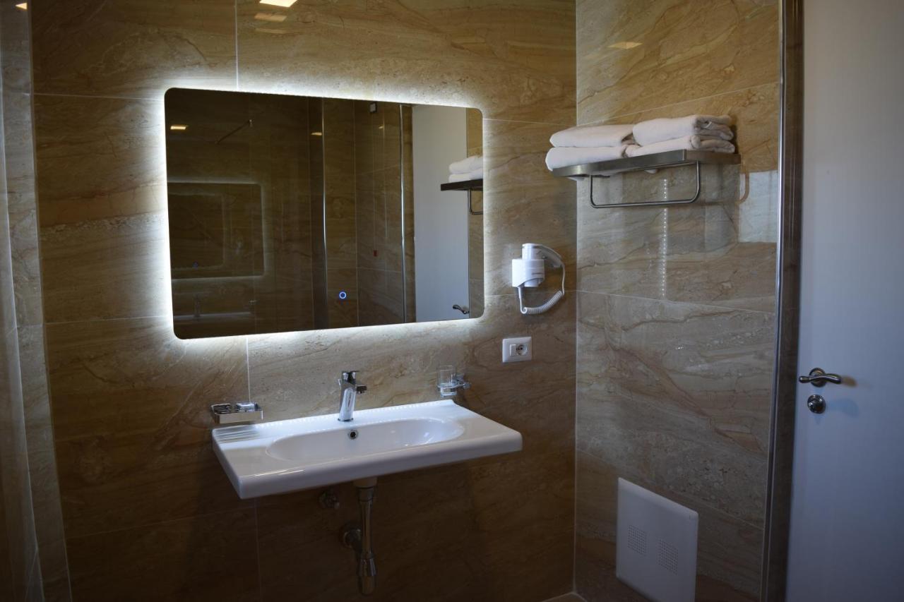 Amber Hotel Albania Spille Eksteriør billede