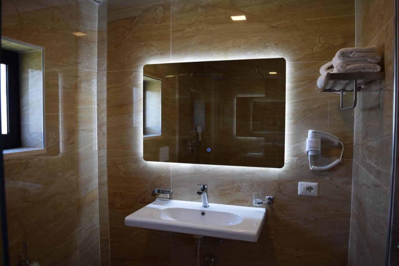 Amber Hotel Albania Spille Eksteriør billede